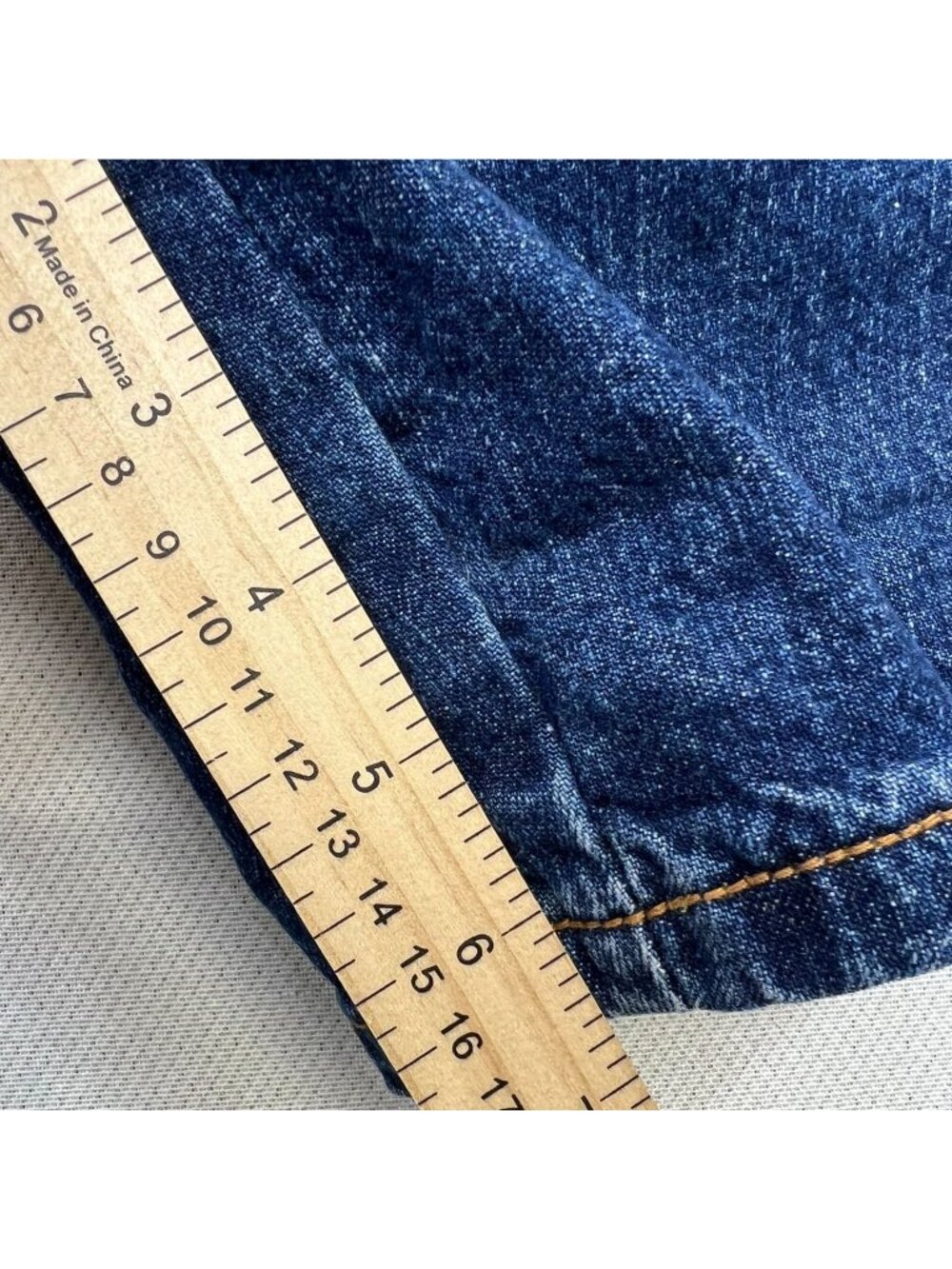 Eddie Bauer Womens Classic Cotton Bermuda Jean Shorts Size 10 Blue Denim Jorts - Picture 6 of 9